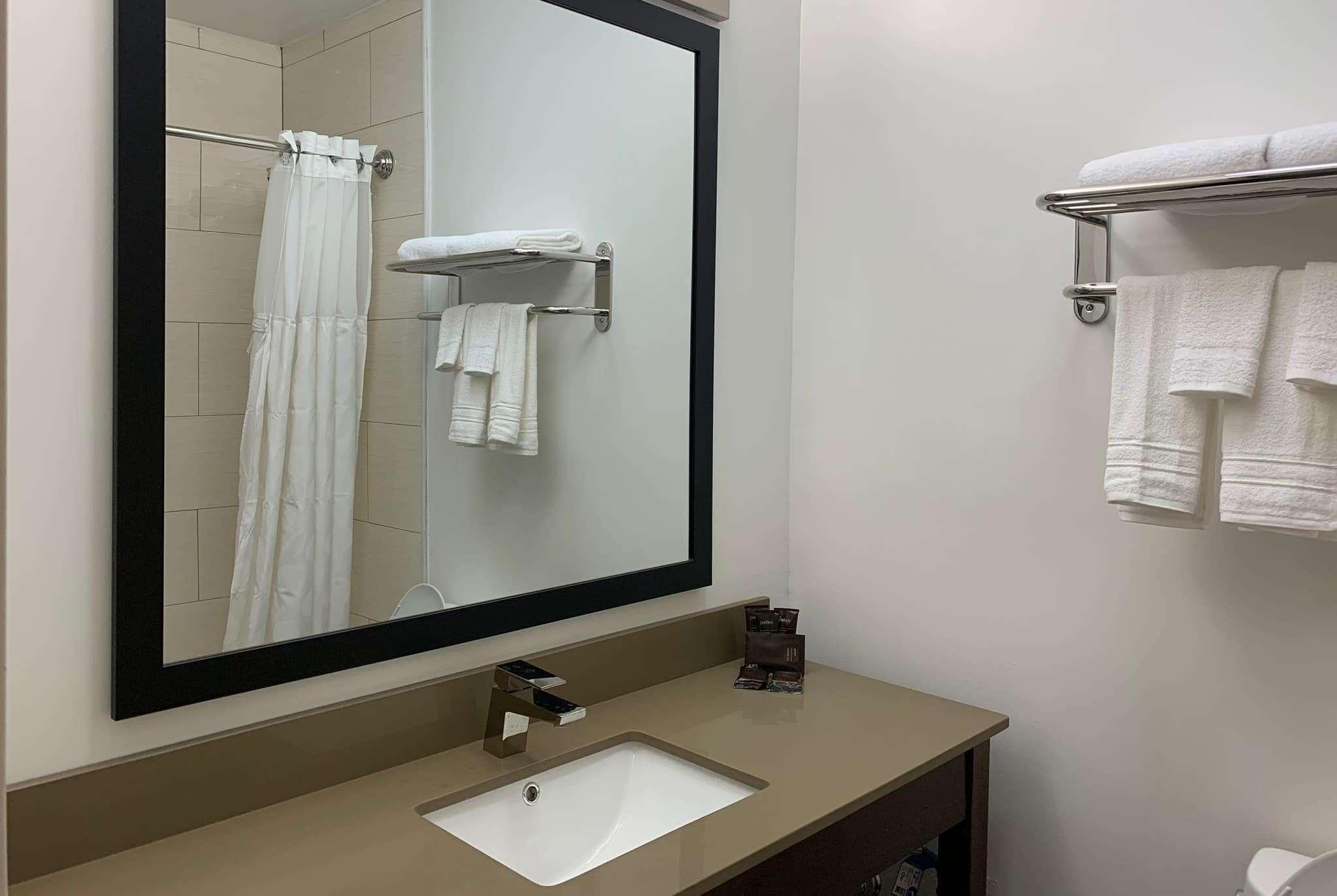 Hotel Wingate By Wyndham Jfk Airport, Far Rockaway Ny New York Esterno foto