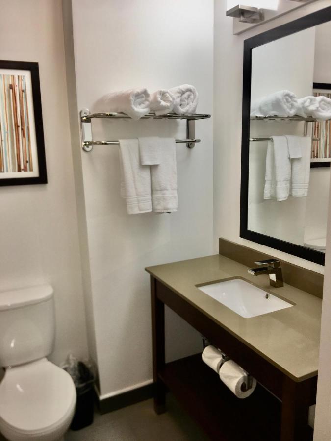 Hotel Wingate By Wyndham Jfk Airport, Far Rockaway Ny New York Esterno foto
