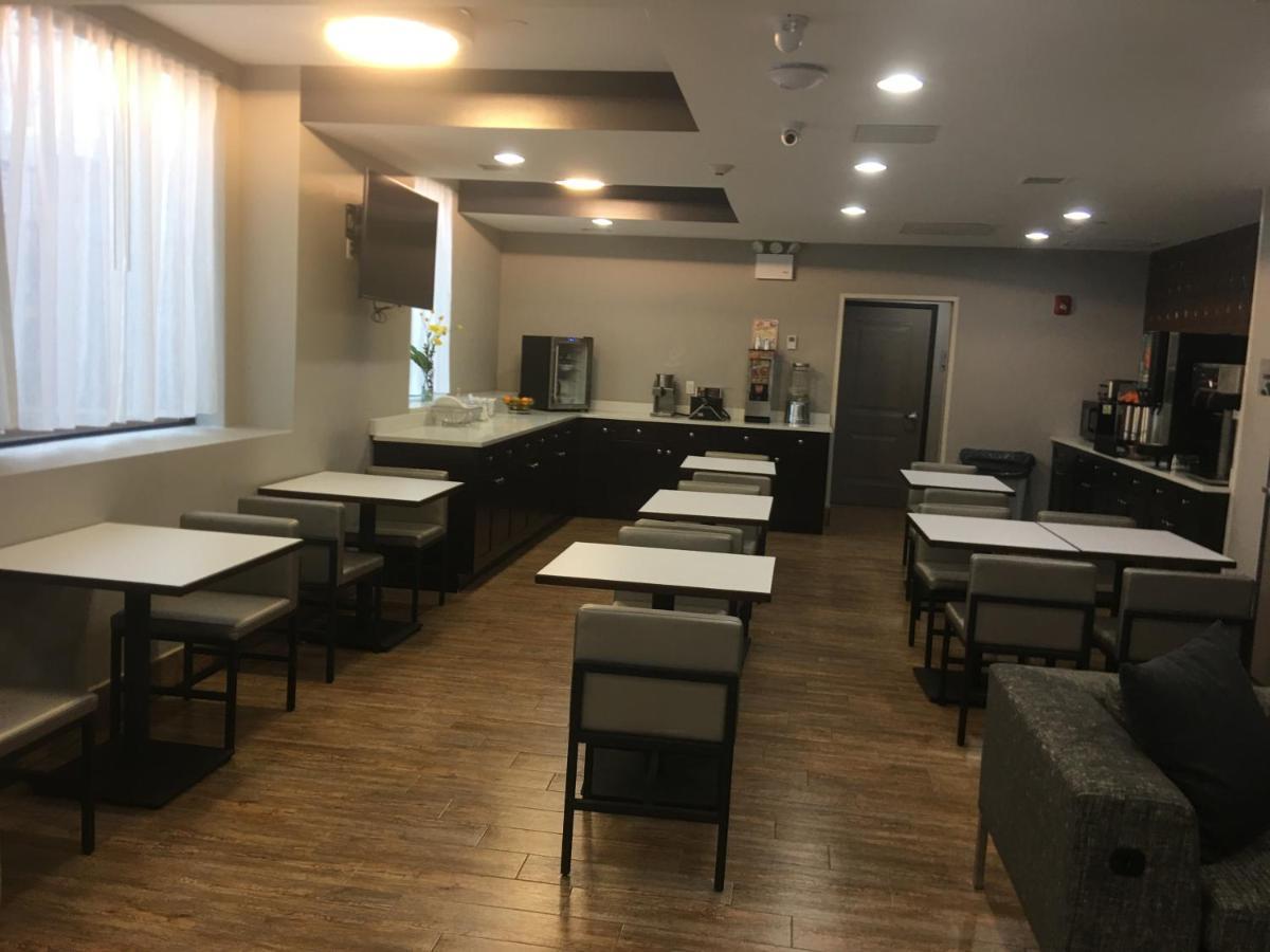Hotel Wingate By Wyndham Jfk Airport, Far Rockaway Ny New York Esterno foto